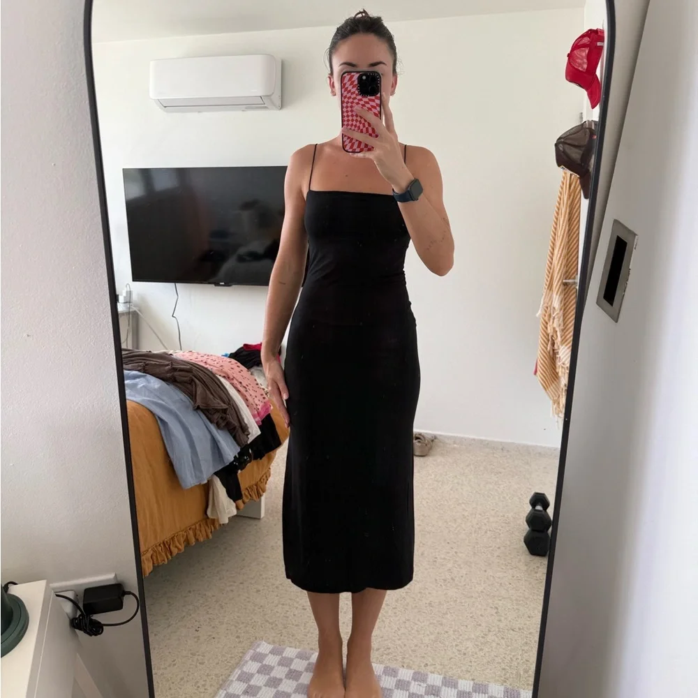 Sleek Sexy Reformation Black Ribbed fitted Midi Dress with thin spaghetti straps - Picture 15 of 15